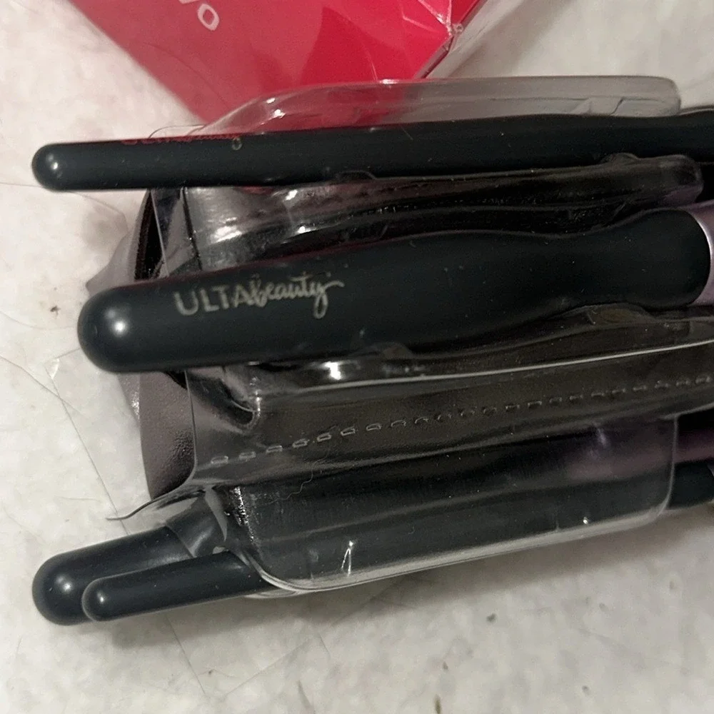Ulta Beauty Flawless Face & Eye 4 Piece Makeup Brush Kit with Travel Case Purple